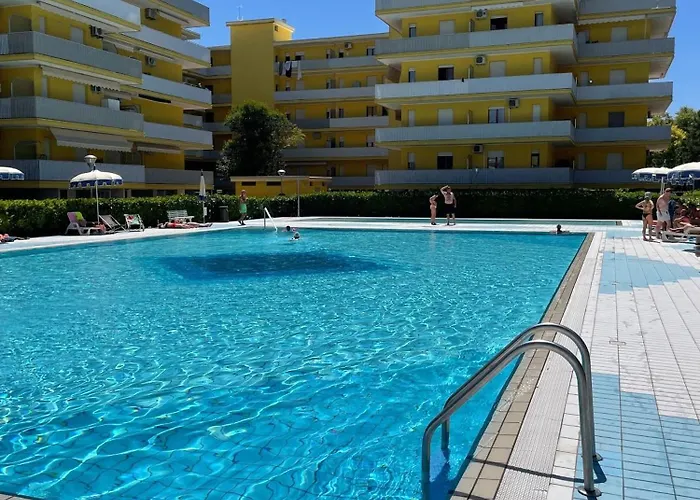 Spacious Flat With Pool Access Apartmán *