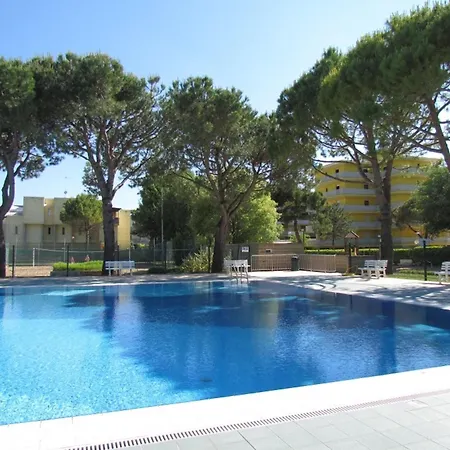 Appartamento Spacious Flat With Pool Access