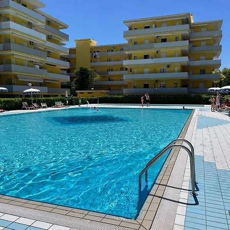Spacious Flat With Pool Access Appartamento *