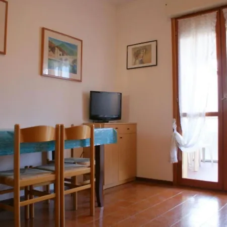 Appartamento Spacious Flat With Pool Access