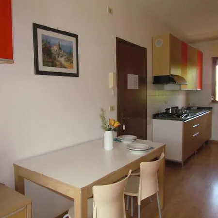 Spacious Flat With Pool Access Appartamento