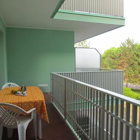 Spacious Flat With Pool Access Appartamento Bibione