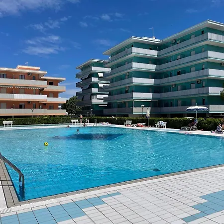 Appartamento Spacious Flat With Pool Access *