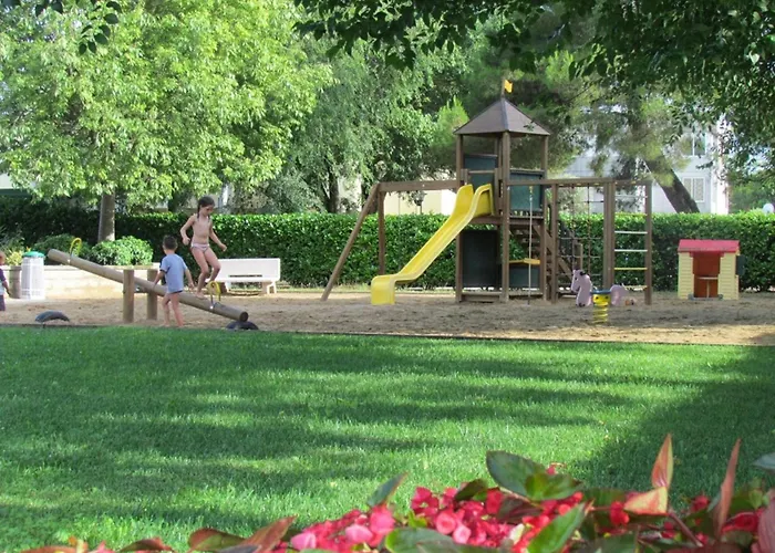 Spacious Flat With Pool Access Апартаменты Бибионе